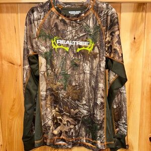 Woodlands Realtree men’s medium camo print long sleeve lightweight shirt